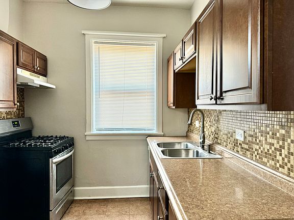 2nd image of 4605 N Wolcott Ave #11