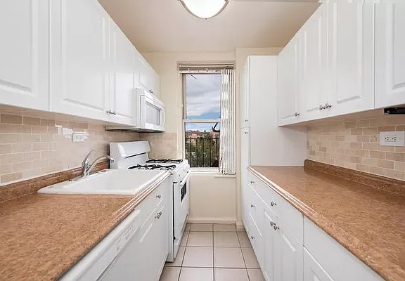 4th image of 67-25 Clyde St #7G