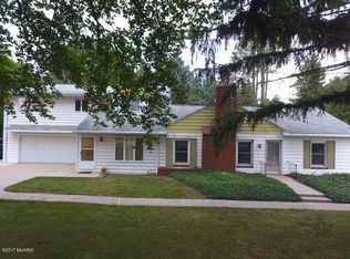 5596 Parkview Ave, Kalamazoo, MI 49009