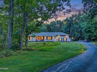 802 Jefferson Ct, Hawley, PA 18428