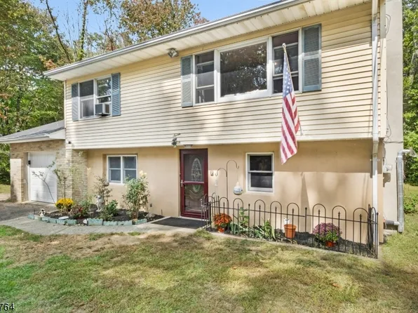 7 Russell Rd, Hopatcong Boro, NJ 07874