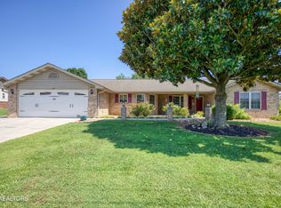 418 Woods View Cir, Kodak, TN 37764