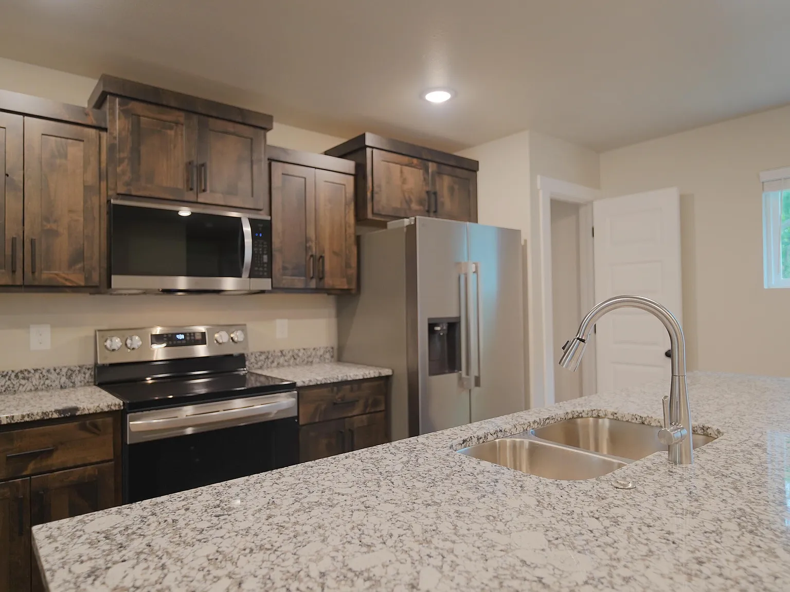 3 bed, 2.0 bath, 1400 sqft, $1,550 — Photo 4