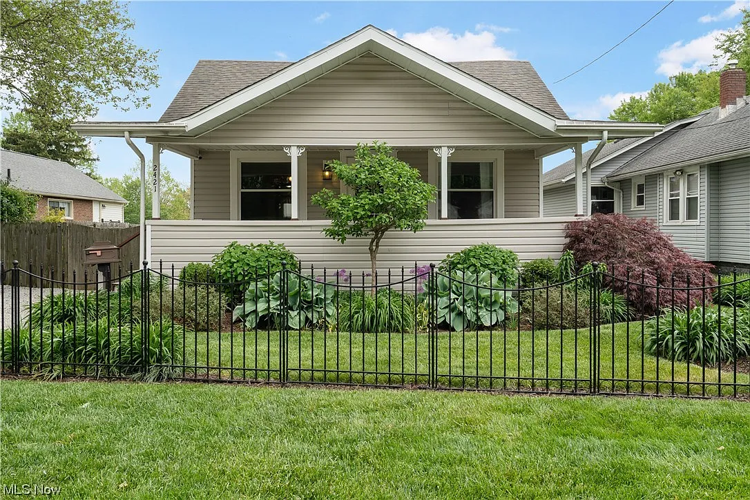 2421 Edwin Ave photo 1