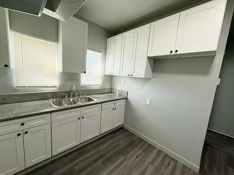 404 N Fries Ave — Photo 6