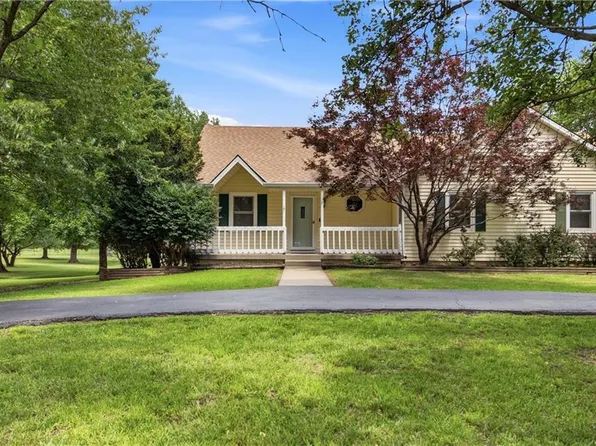 12306 E Brook Field Dr, Peculiar, MO 64078