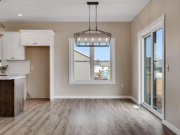 4th image of 623 Lewis COURT