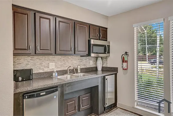3400 W Park Blvd — Photo 7