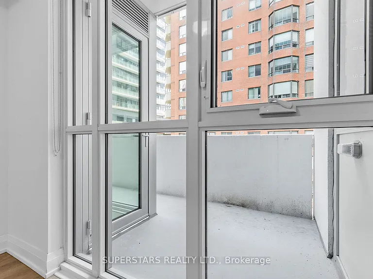 77 Mutual St #611 — Photo 14