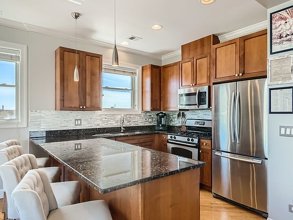 5th image of 3560 S Giles Ave Unit 4