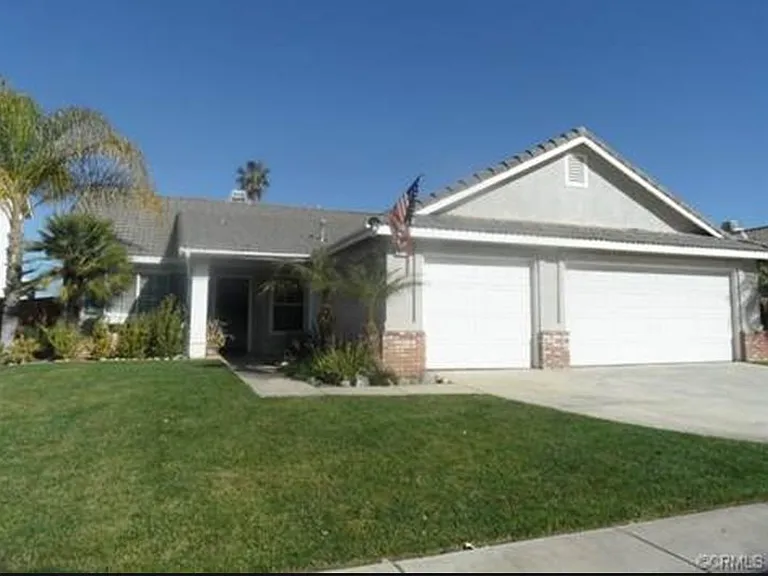 811 Kingsgate Dr — Photo 1