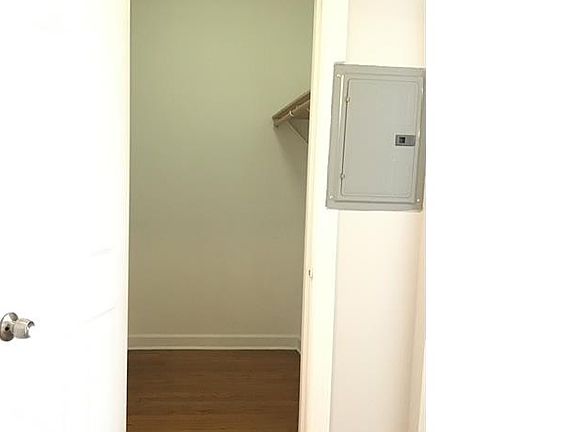 2nd image of 6437 S Kenwood Ave APT 32