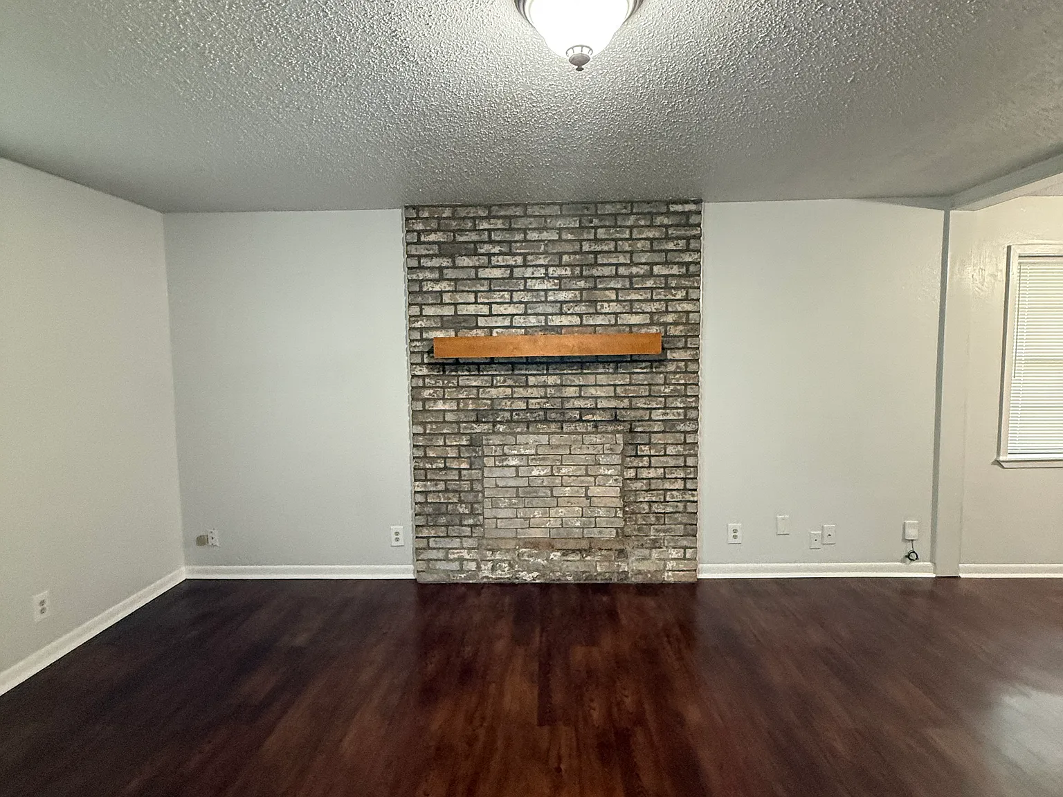 2 bed, 1000 sqft, $1,025 — Photo 4