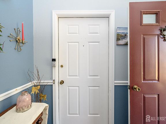 4th image of 571 Westport Ln #B
