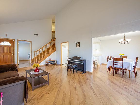 4th image of 159 Shamrock Ct