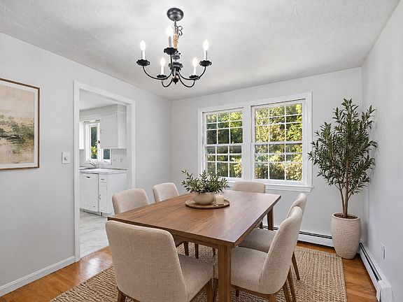5th image of 21 Woodpark Cir
