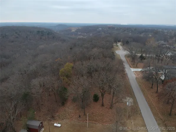 5 E Canyon View Dr, Claremore, OK 74019