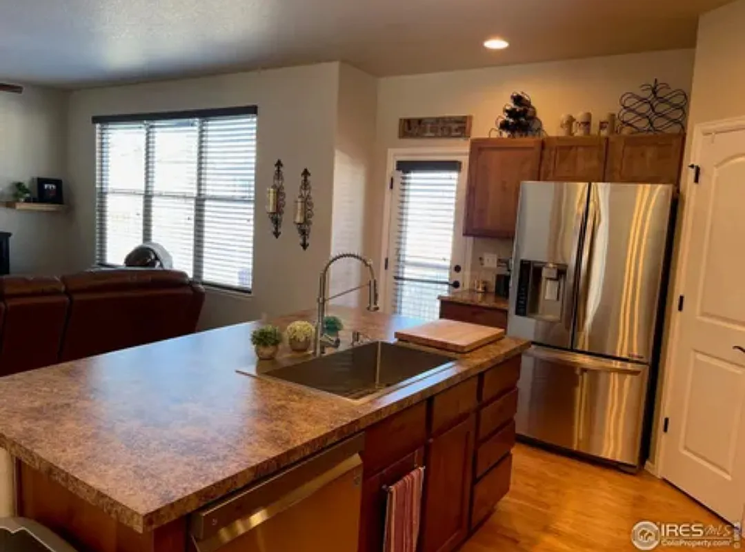 4 bed, 2334 sqft, $2,950 — Photo 1