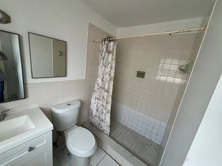 230 SW 1st St #G-8 — Photo 9