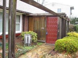 37 Quarter Turn East Rd, Levittown, PA 19057