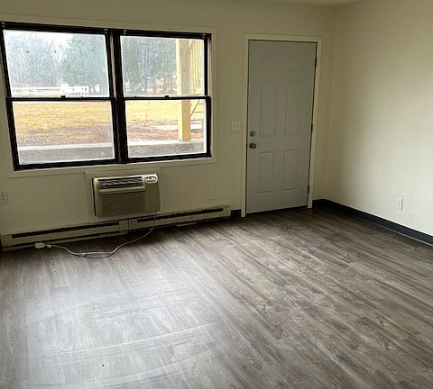 3rd image of 1203 Dixon Ave #H