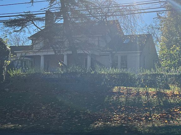3rd image of 105 N Ferry Rd