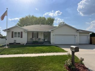 903 E Knolls St, Norfolk, NE 68701