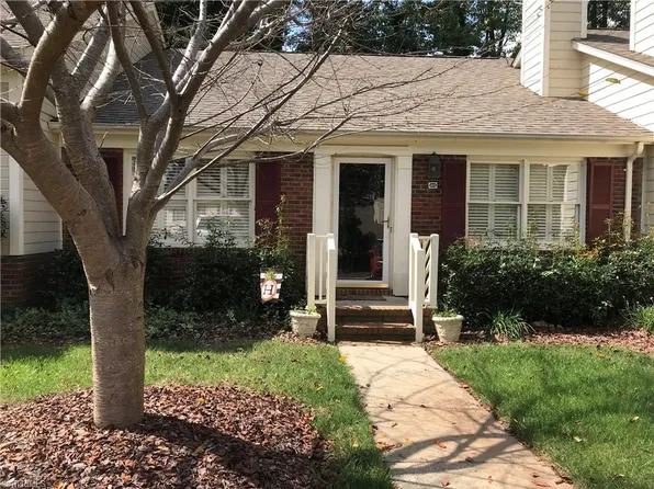 21 E Park Village Ln, Greensboro, NC 27455