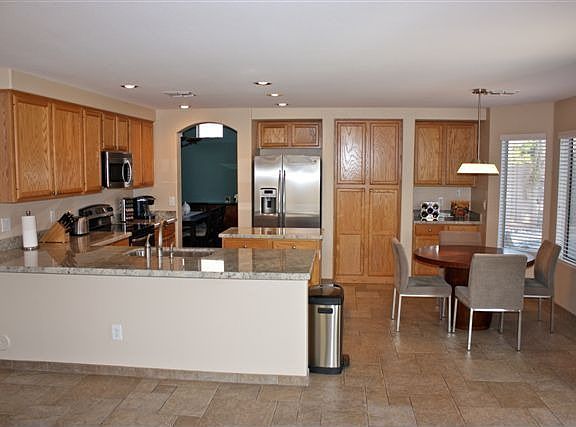 5th image of 1172 E Windsor Dr