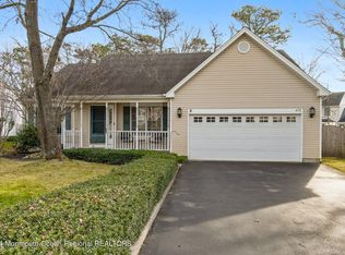 672 Buccaneer Ln, Manahawkin, NJ 08050