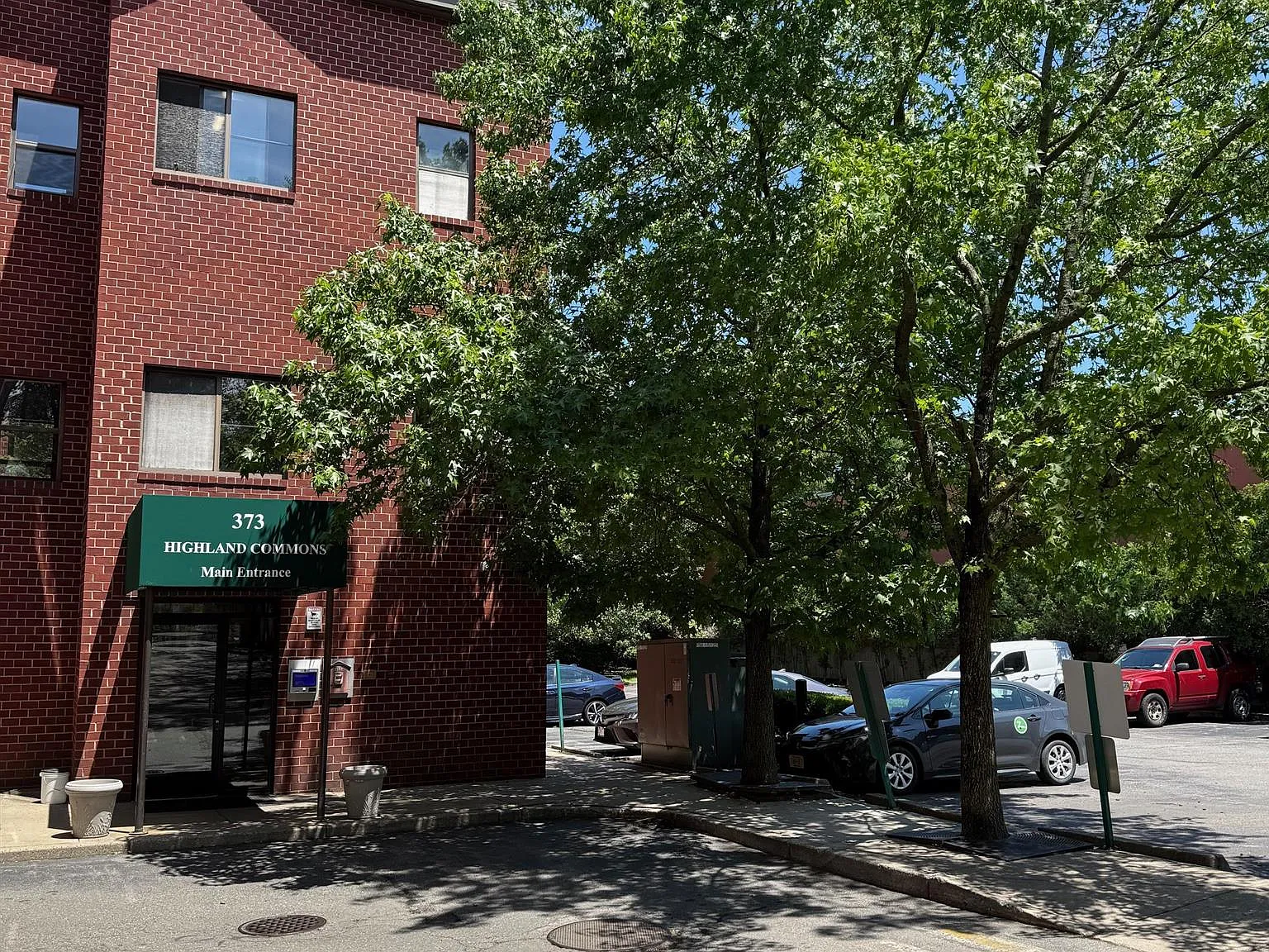2 bed, 850 sqft, $3,200 — Photo 2