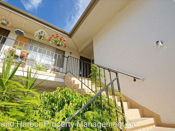 4th image of 2307 Carnegie Ln APT 4