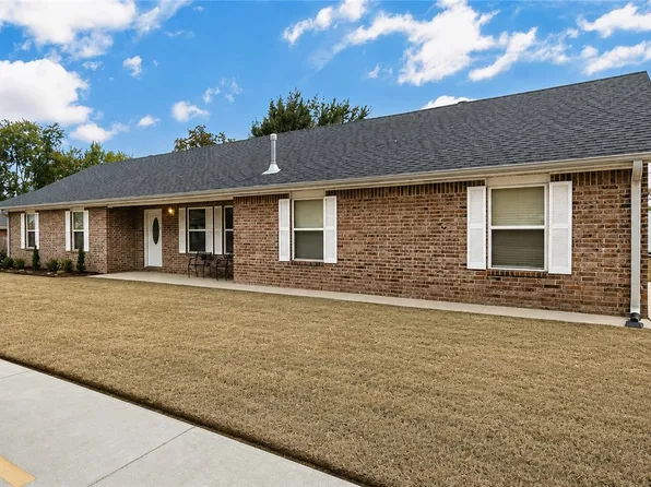 553 Dallas St SW, Gravette, AR 72736