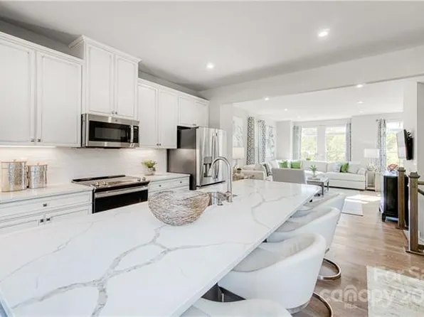 673 Uwharrie River Rd, Charlotte, NC 28211