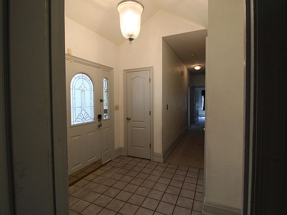 4th image of 14 Hampton Cir