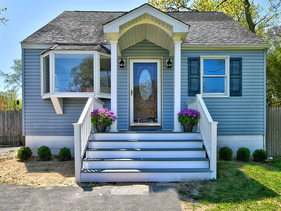 1st image of 270 Lilac Ln