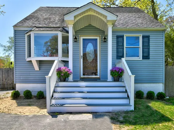 270 Lilac Ln, Smithtown, NY 11787