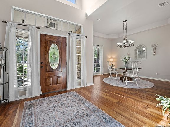 5th image of 109 N Rolling Oaks