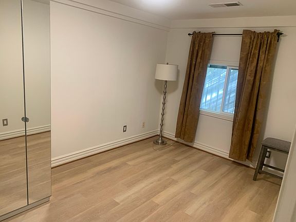 5th image of 732 N Sycamore Ave #1