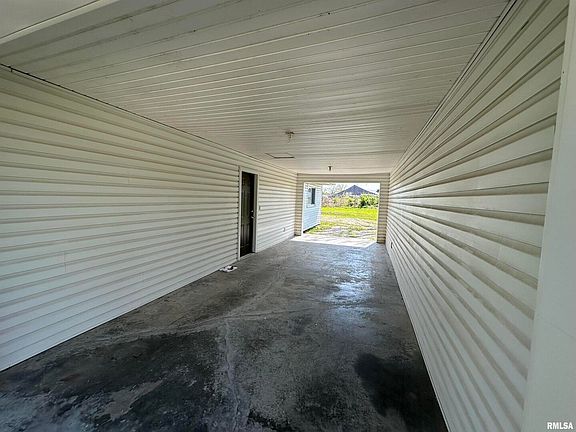 4th image of 917 Roberta Dr