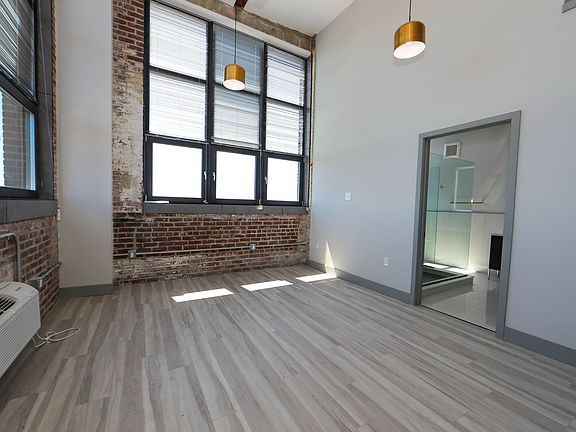 4th image of 1810 E Venango St #507