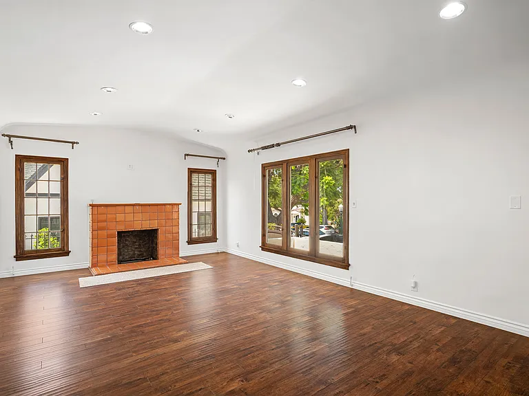 1560 Ridgeway Dr — Photo 6