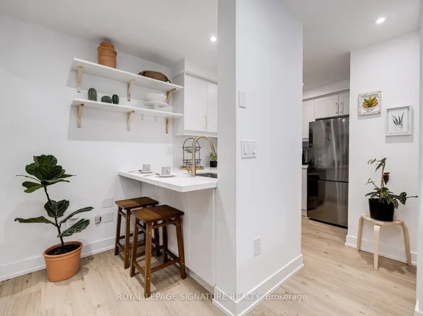 760 Lawrence Ave W, Toronto, ON