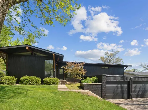 2354 Brookland Dr NE, Cedar Rapids, IA 52402