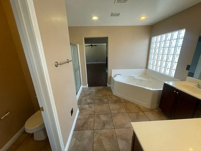 5645 Breckenridge St — Photo 25