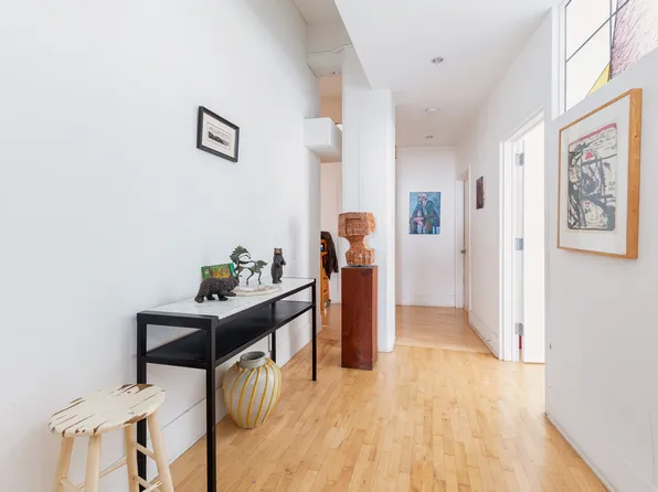 427 Washington Street image 7 of 17