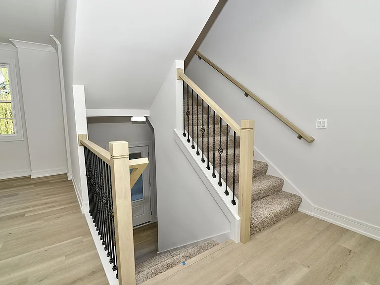 214 N Walnut St — Photo 5