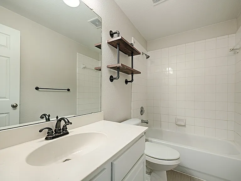 1404 Carriage Ln — Photo 20