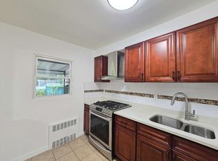 16207 72nd Ave, Flushing, NY 11365