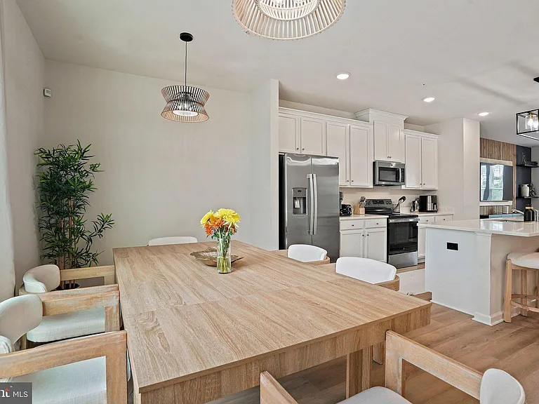3443 Carnaby St — Photo 5